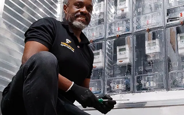 Padrão de entrada Enel na Zona Norte de SP — Manutenção em centro de medidores de energia de prédio residencial